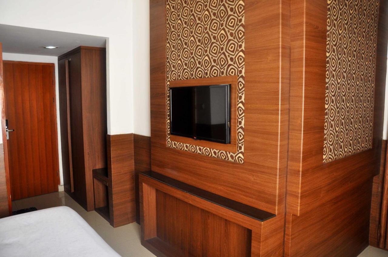 Ams Penthouse Hotel จาการ์ตา ภายนอก รูปภาพ