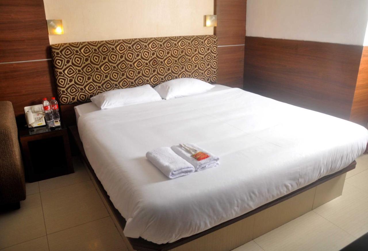 Ams Penthouse Hotel จาการ์ตา ภายนอก รูปภาพ