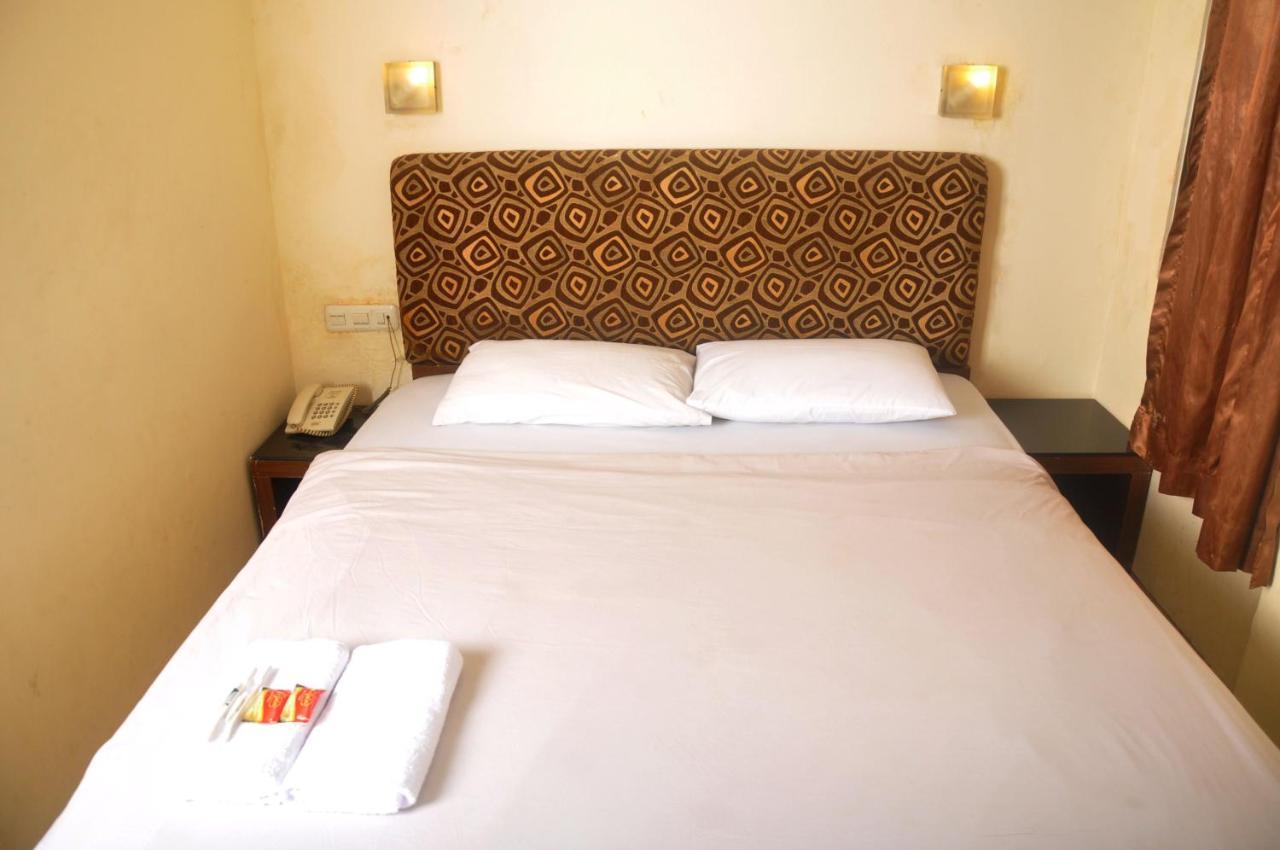 Ams Penthouse Hotel จาการ์ตา ภายนอก รูปภาพ