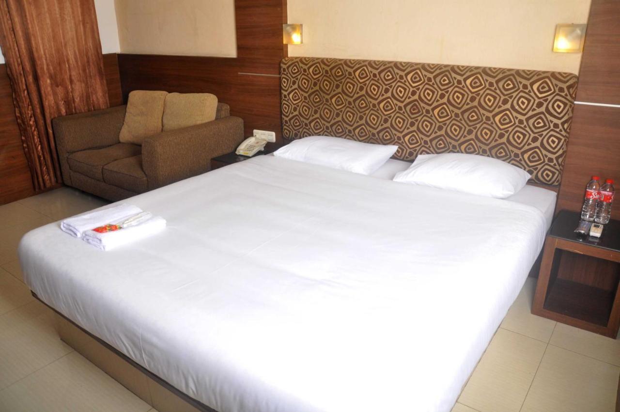 Ams Penthouse Hotel จาการ์ตา ภายนอก รูปภาพ